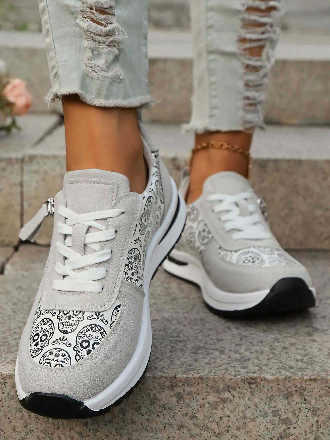 2024 Chic Women's Lace-Up Fashion Sneakers: Pointed Toe, Non-Slip, and Breathable