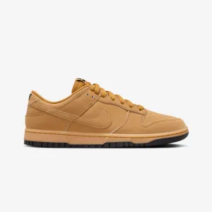 NIKE | DUNK LOW RETRO SE { WHEAT/WHEAT-GUM YELLOW-BLACK
