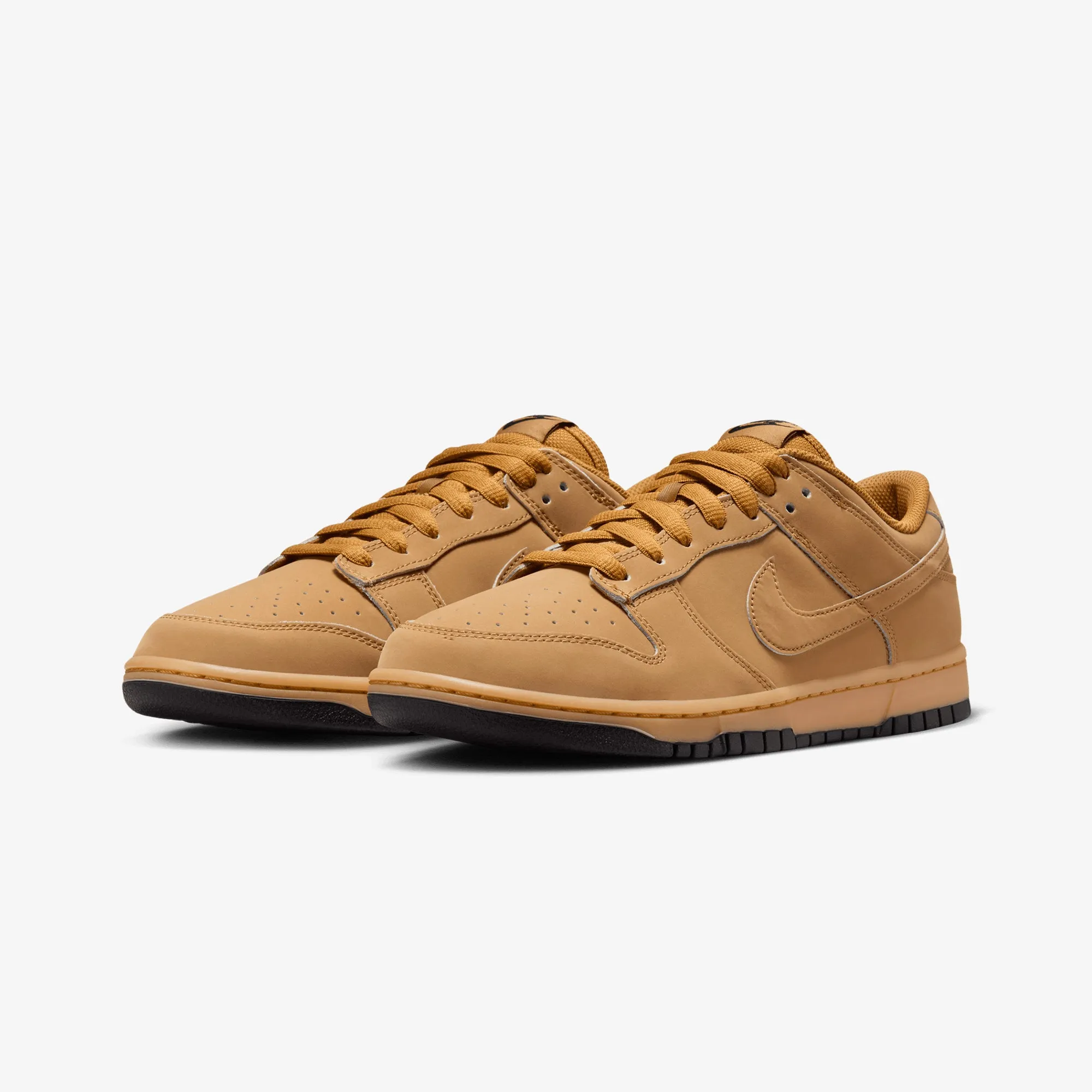 NIKE | DUNK LOW RETRO SE { WHEAT/WHEAT-GUM YELLOW-BLACK
