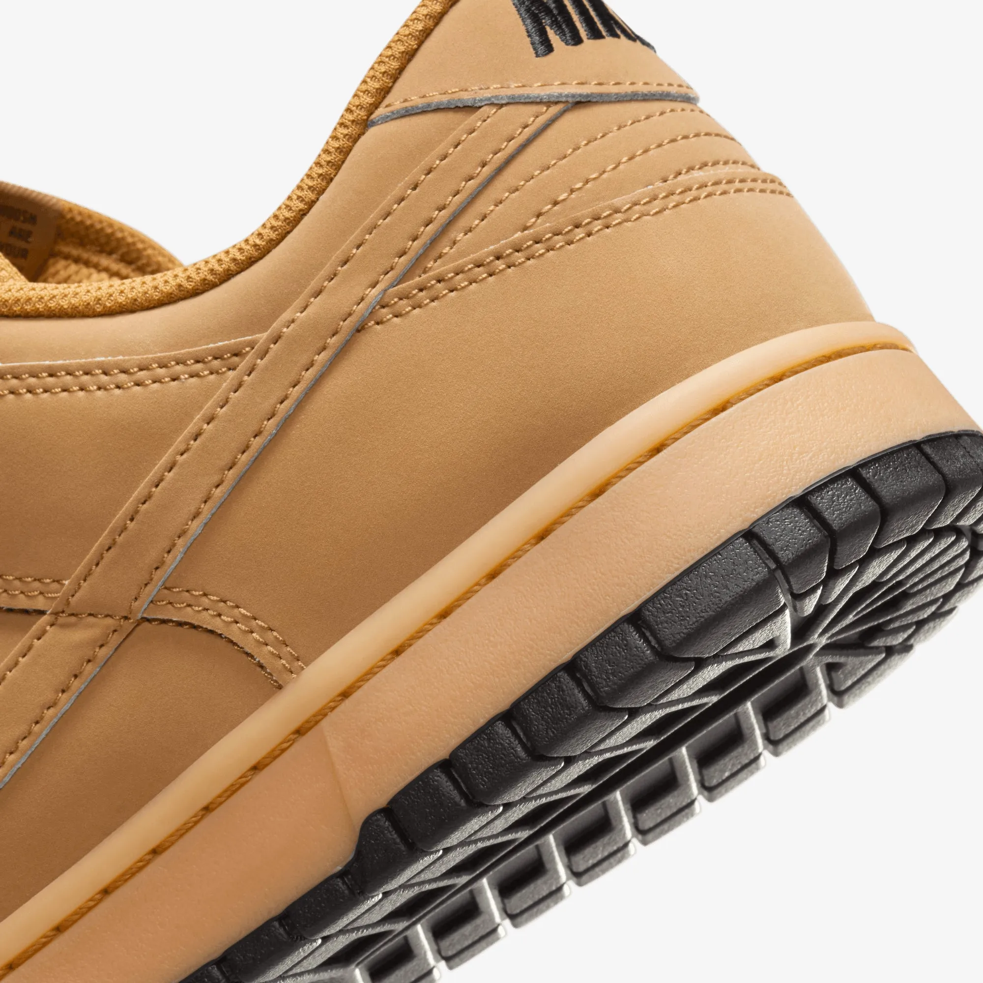 NIKE | DUNK LOW RETRO SE { WHEAT/WHEAT-GUM YELLOW-BLACK