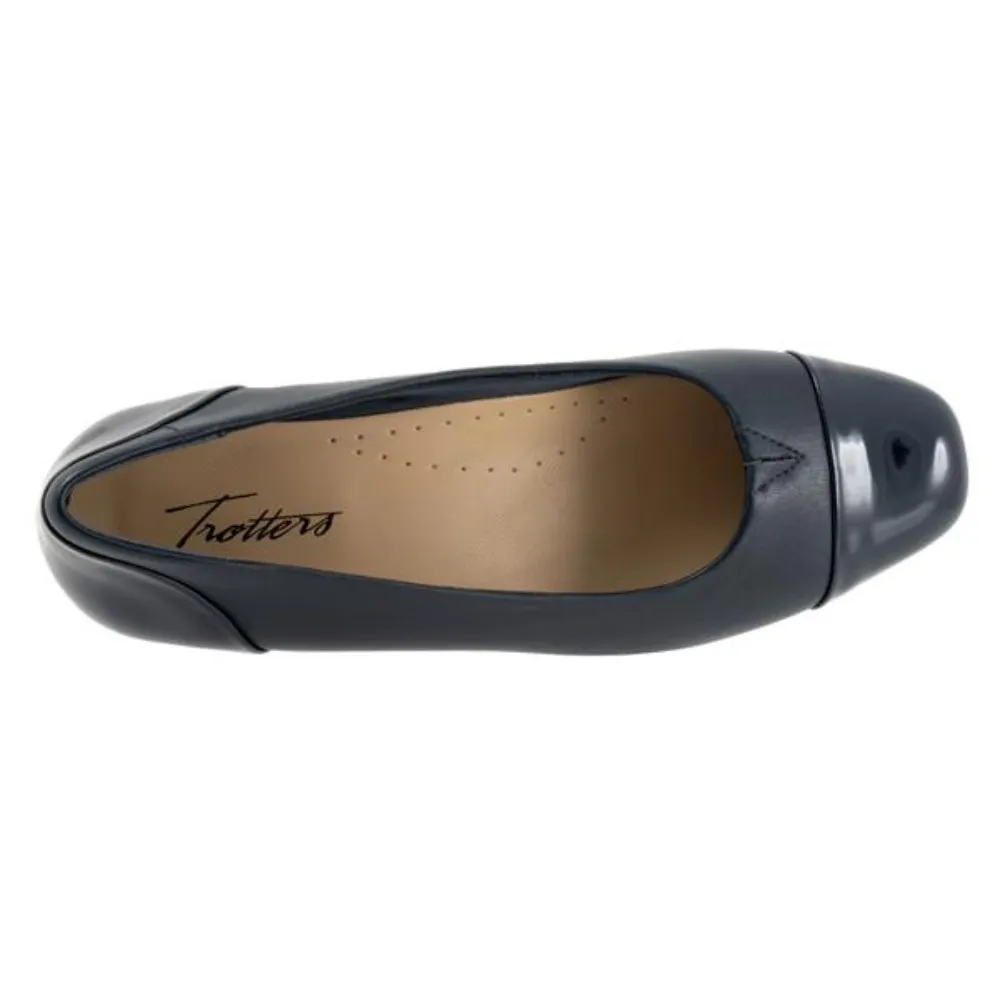 Trotters Daisy Navy/Patent Leather Pump (Women's)